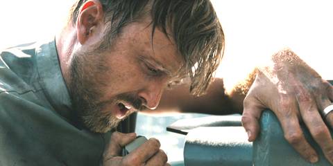 Aaron Paul as Caleb in Westworld sweaty and grimy and speaking dramatically into a communication device