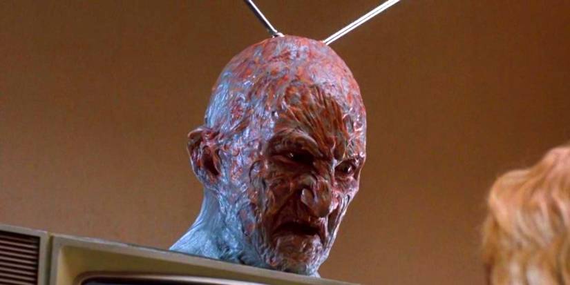 Freddy Krueger se transforma em uma TV em A Hora do Pesadelo 3