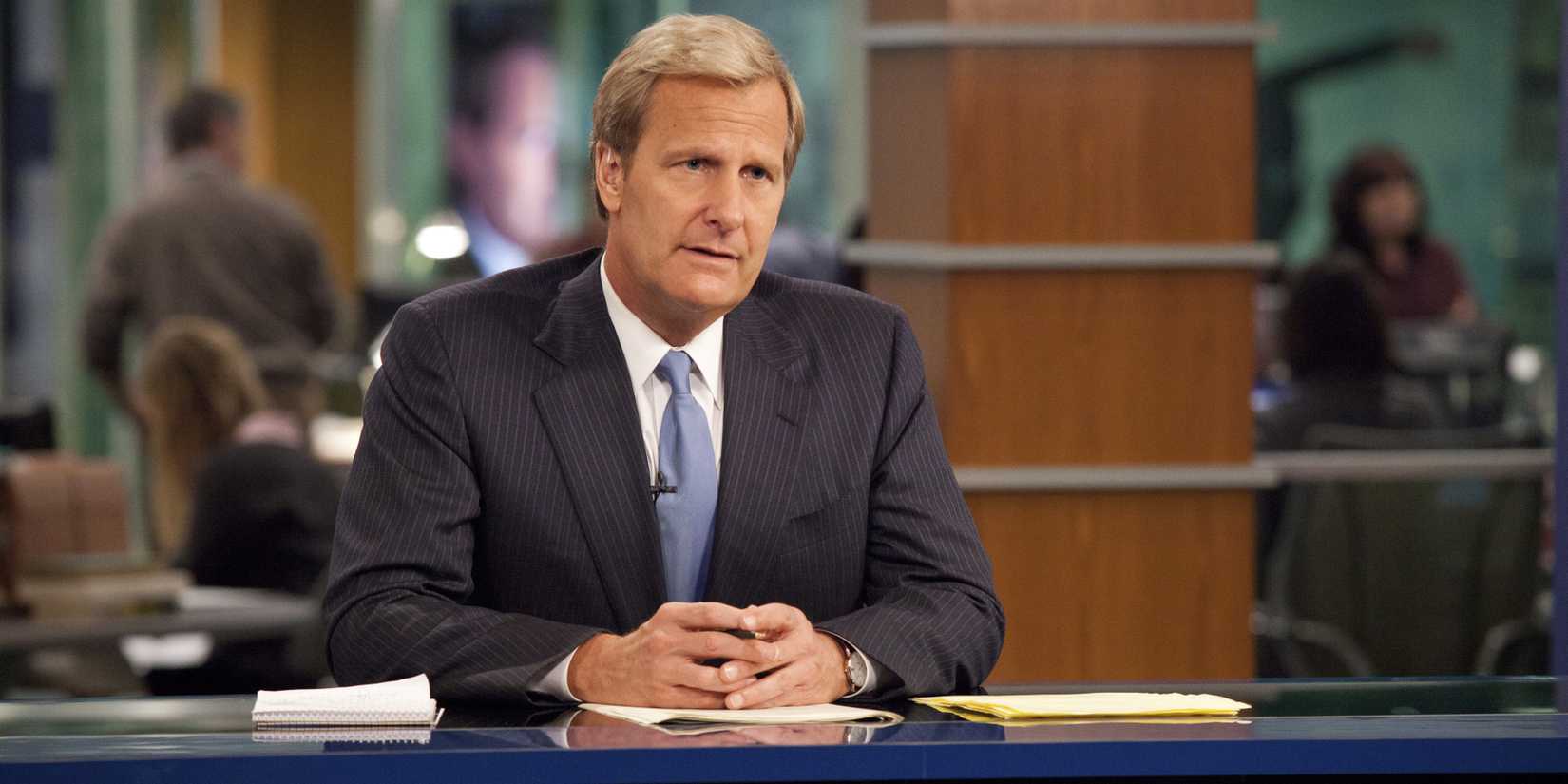 Jeff Daniels behind his desk in The Newsroom
