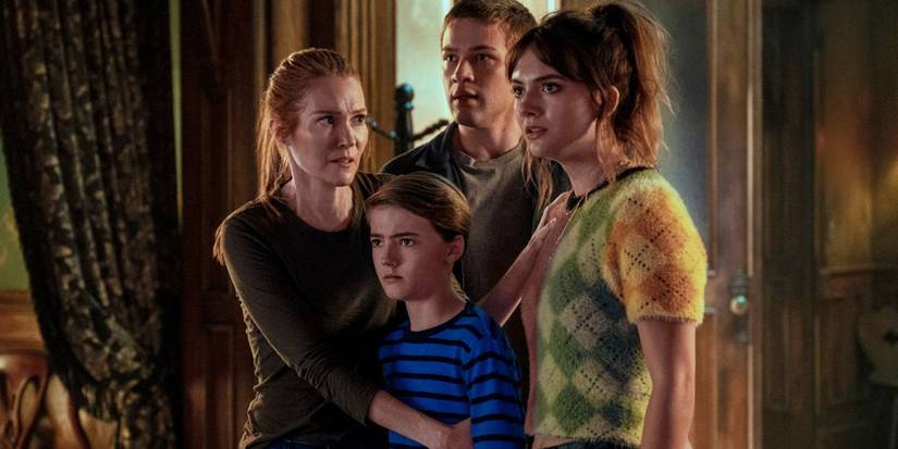 The Locke family standing together on Locke & Key