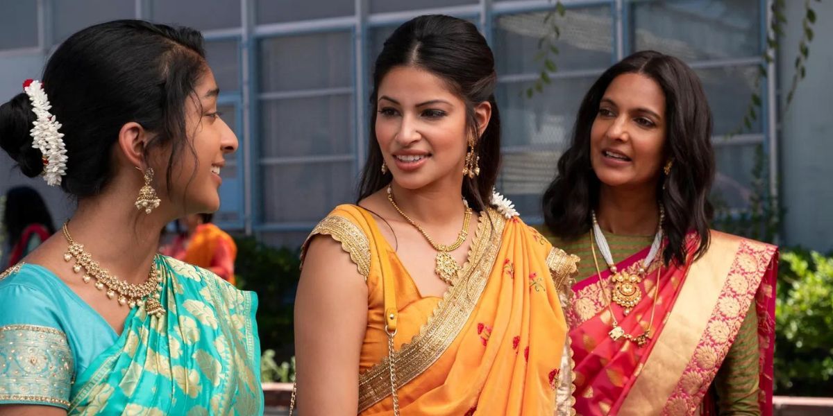 Devi, Kamala, dan Nalini di season 1 Never Have I Ever memakai sari 