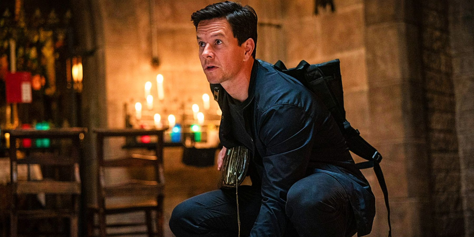 Mark Wahlberg as Sully crouching on the ground in Uncharted