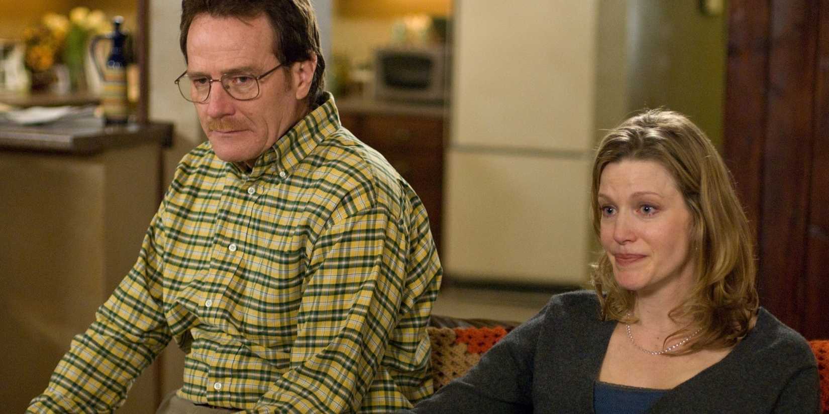 Walter and Skylar White holding hands in Breaking BAD Cropped