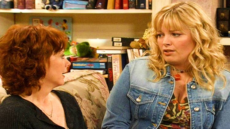 Barbra Jean and Reba sitting on couch in Reba