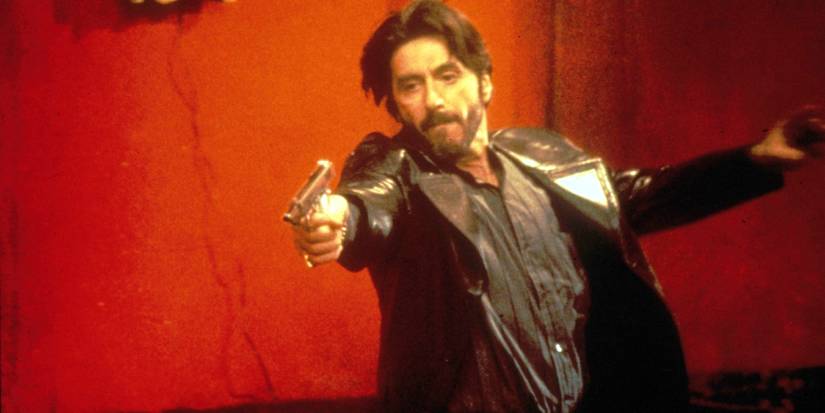 Al Pacino als Carlito, der in „Carlitos Weg“ eine Waffe abfeuert