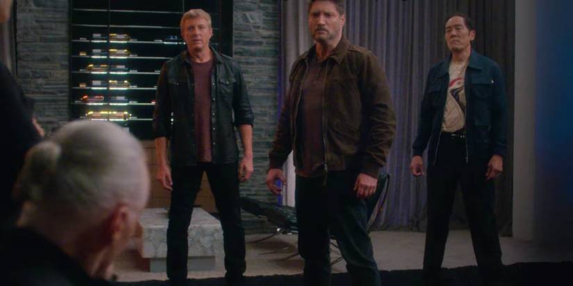 Джонни, Майк и Чозен в доме Терри Сильвера в 5 сезоне "Кобра Кай"