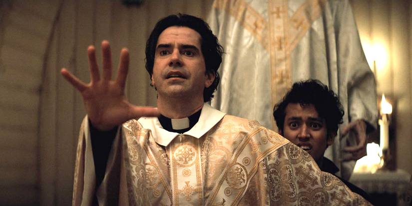 Hamish Linklater in Midnight Mass