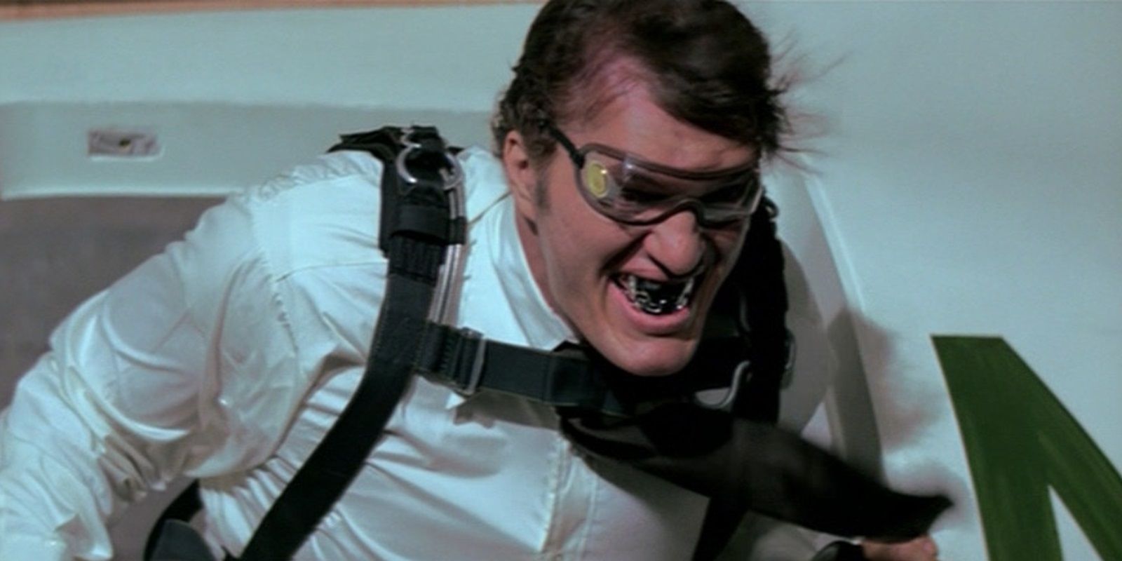 10 momentos de Roger Moore James Bond que no se mantienen hoy