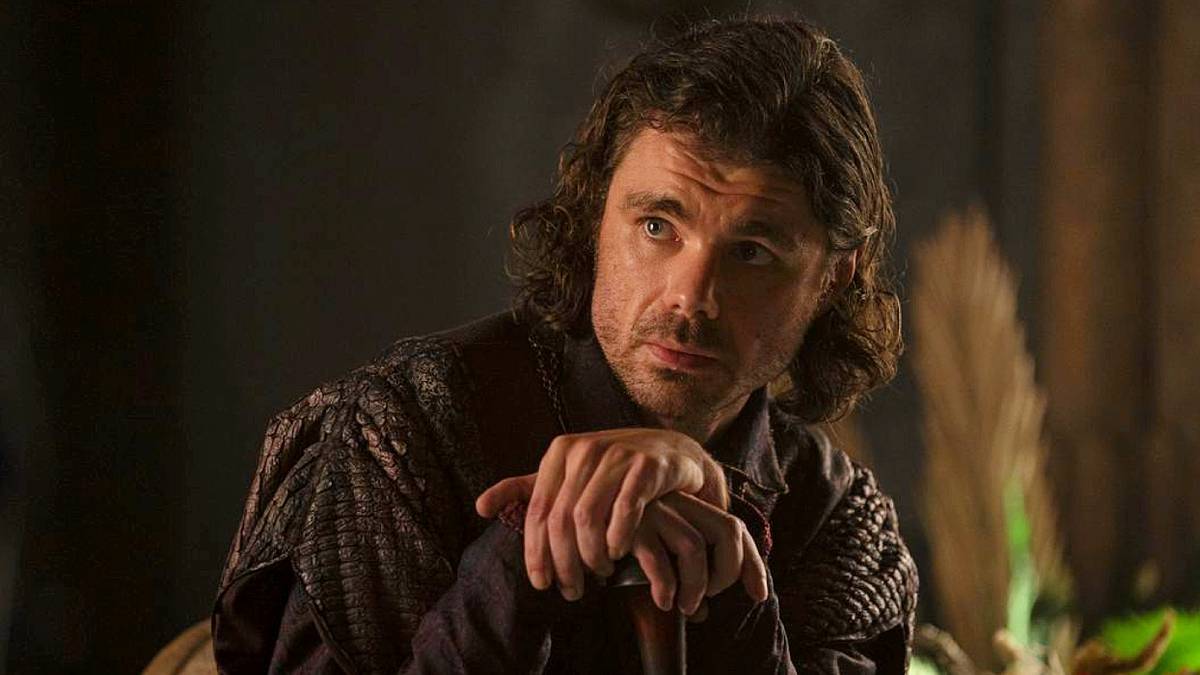 House Of The Dragon Star On True Meaning Of THAT Larys & Alicent Scene