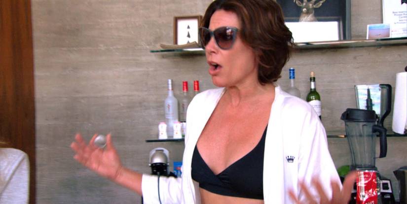 Luann De Lesseps em cozinha de RHONY