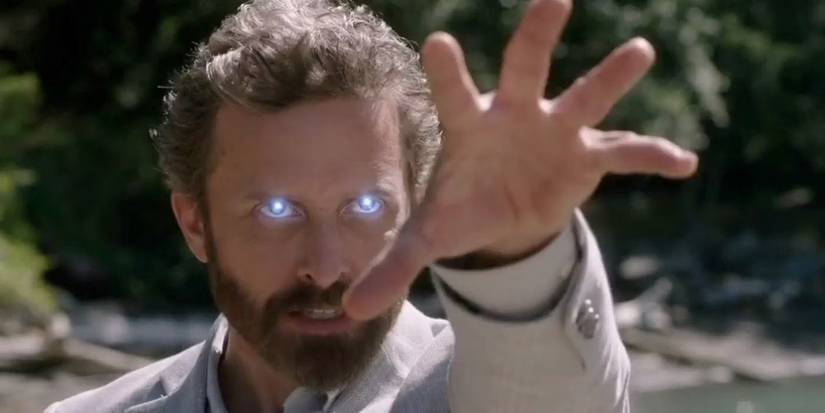 Rob Benedict como Chuck saindo a mão com os olhos brilhando em sobrenatural