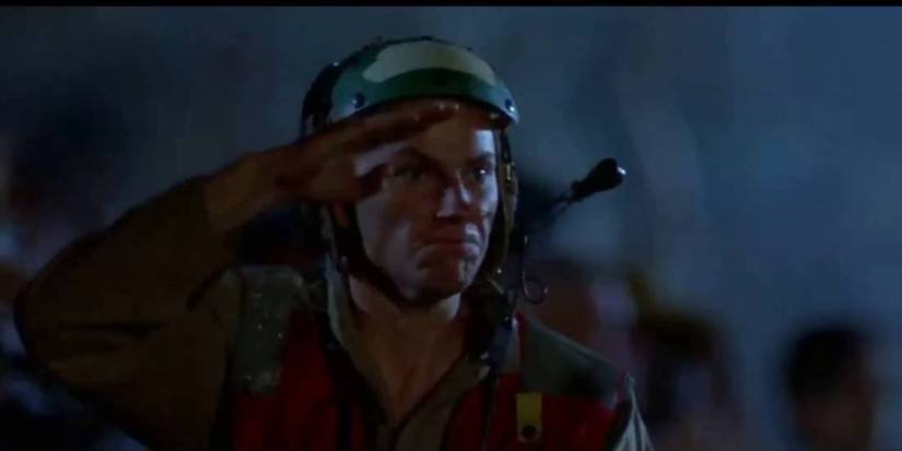 10 Movie Extras Who Stole Their Entire Scene