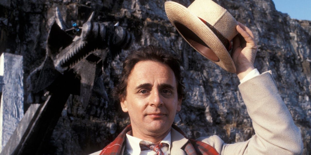 Seventh Doctor raises his hat in Doctor Who 