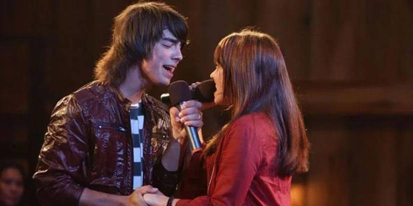 Joe Jonas and Demi Lovato singing together in Camp Rock