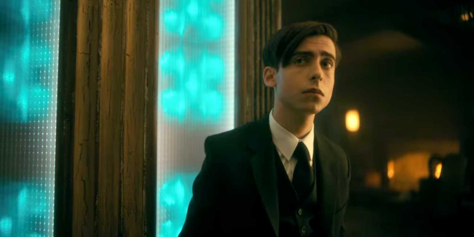 Number Five Actor How Old Is Umbrella Academy's Number Five Actor In Real Life?