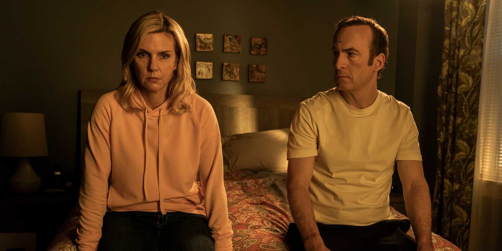 Melhor chamar a imagem Saul com Jimmy e Kim sentados na cama.