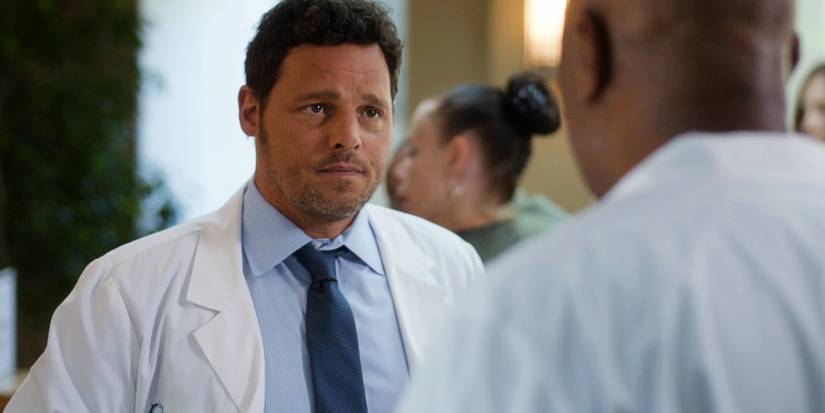 Justin Chambers as Alex Karev speaking to someone in Grey's Anatomy season 16
