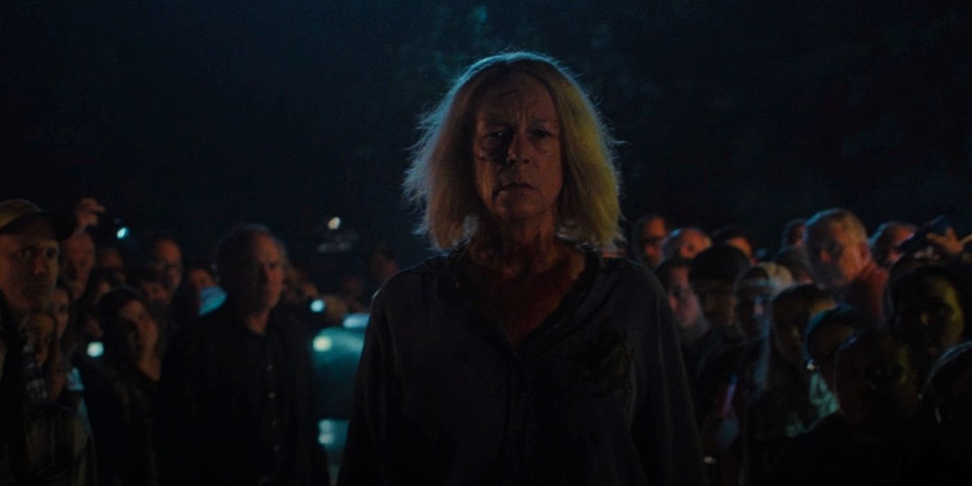Jamie Lee Curtis como Laurie Strode em Halloween Ends