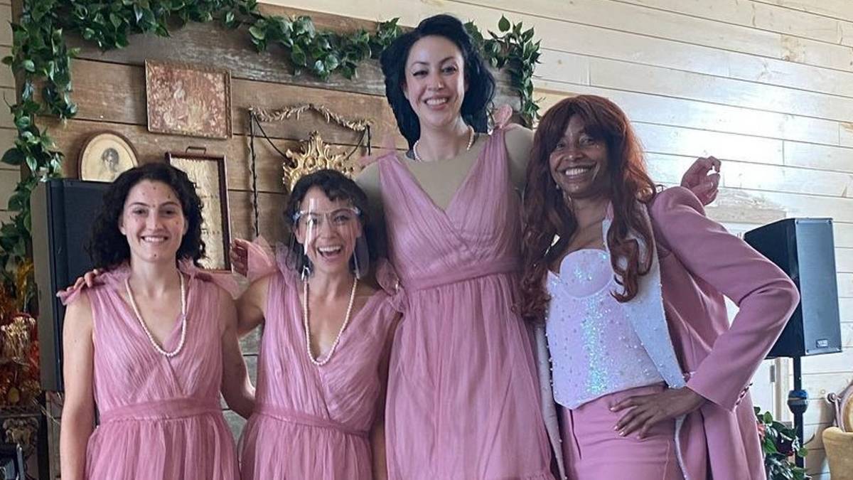 She-Hulk BTS Photos Show How Much Taller Tatiana Maslany's Double Is