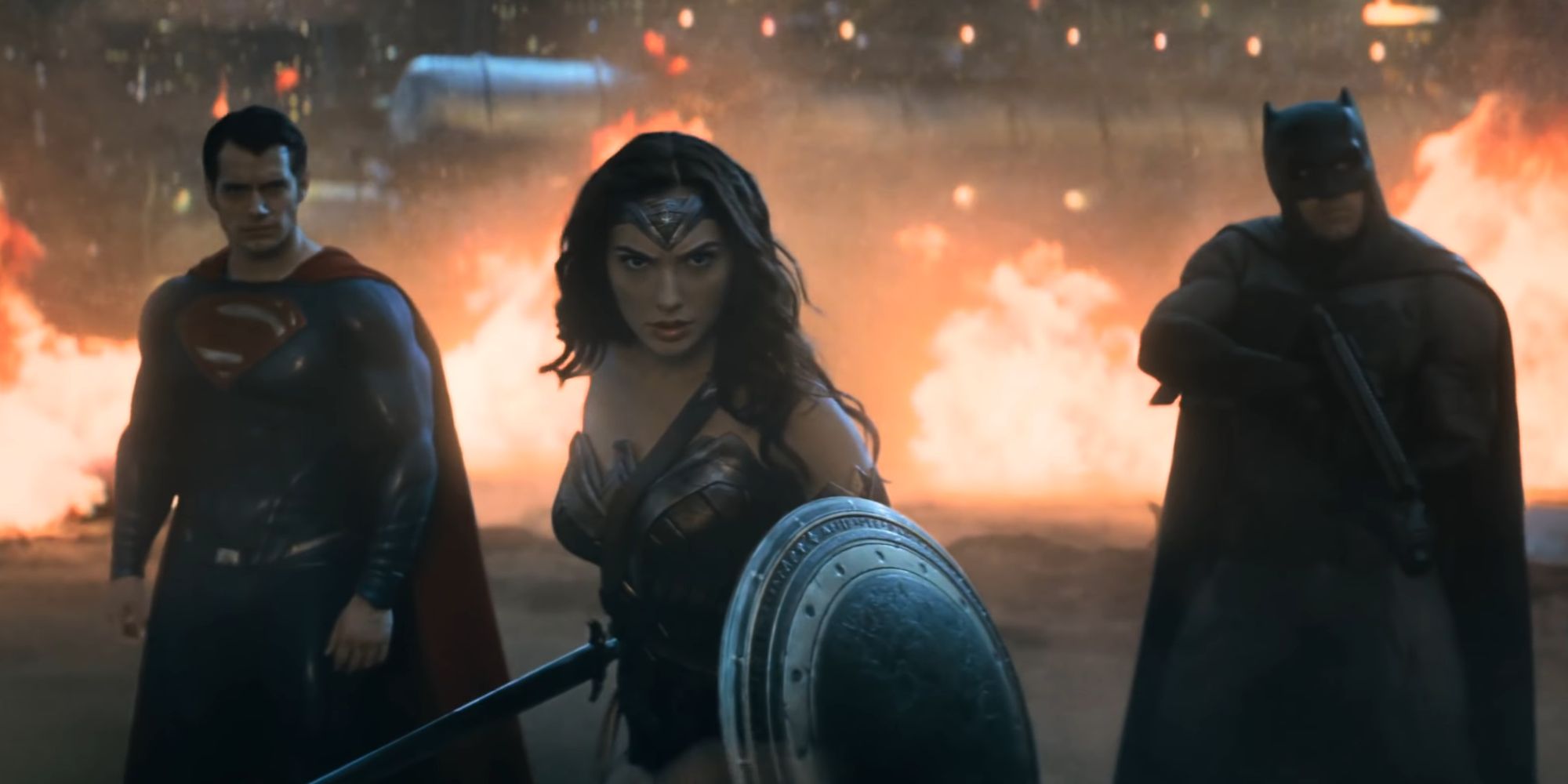 Superman, Mulher Maravilha e Batman juntos como a Trindade em Batman V Superman Dawn Of Justice (2016)