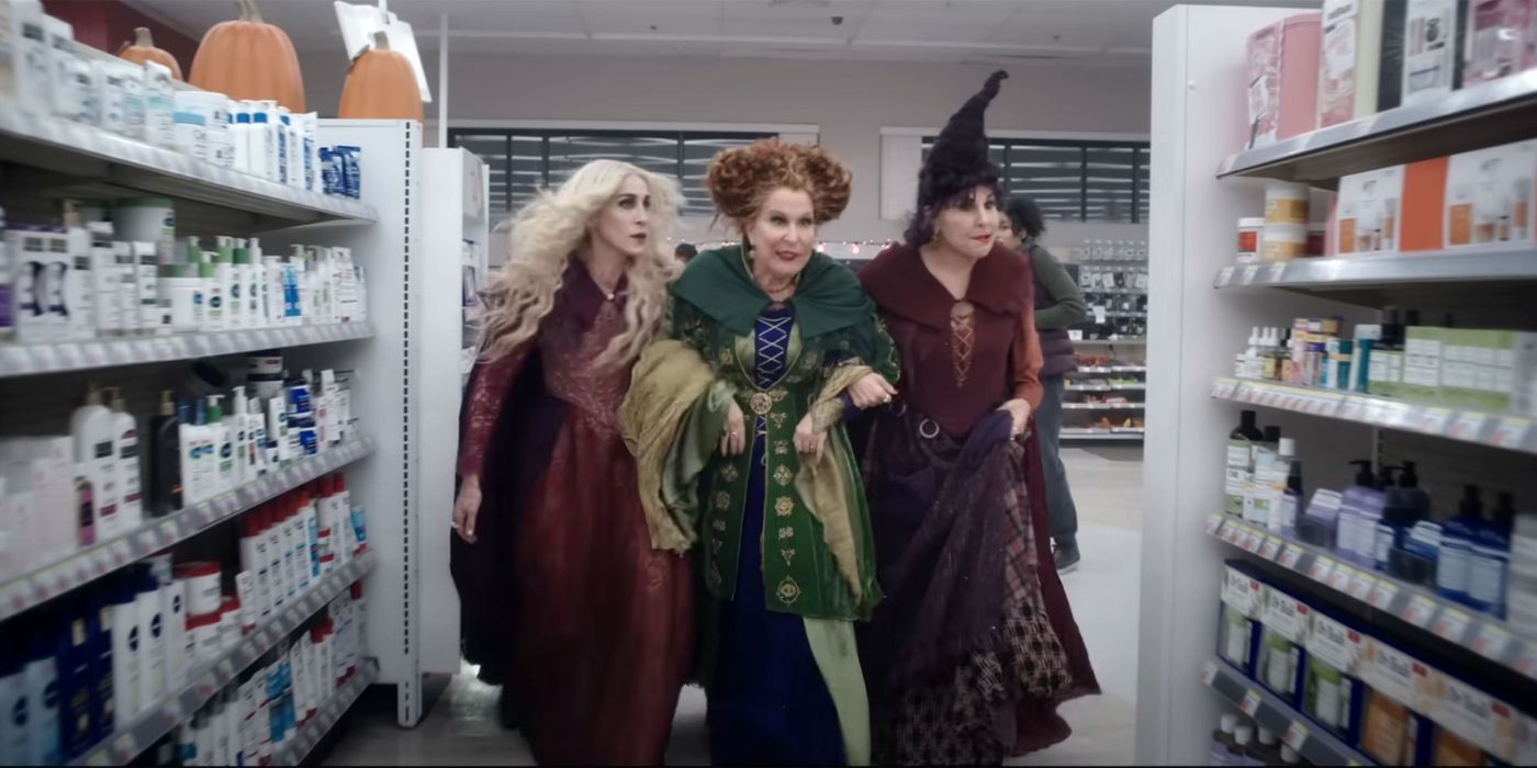 As bruxas passeando por Walgreens em Hocus Pocus 2