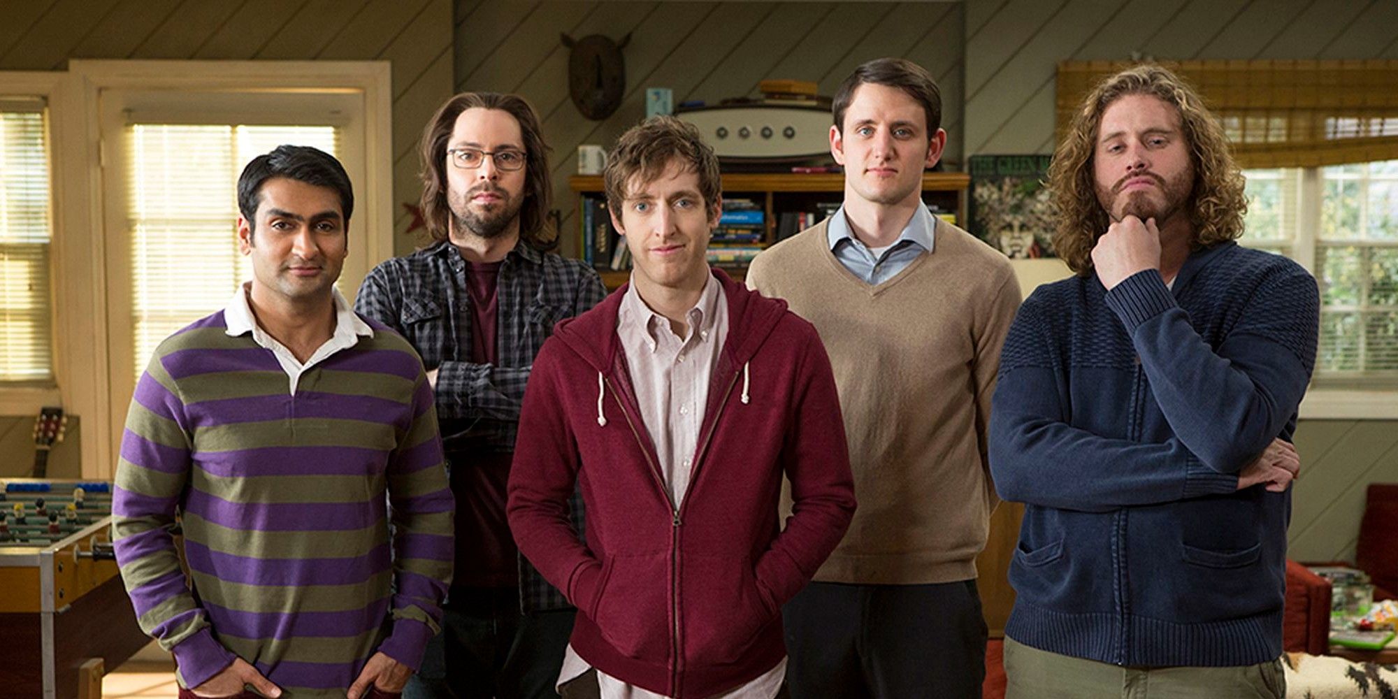 Elenco de Silicon Valley olhando para a câmera