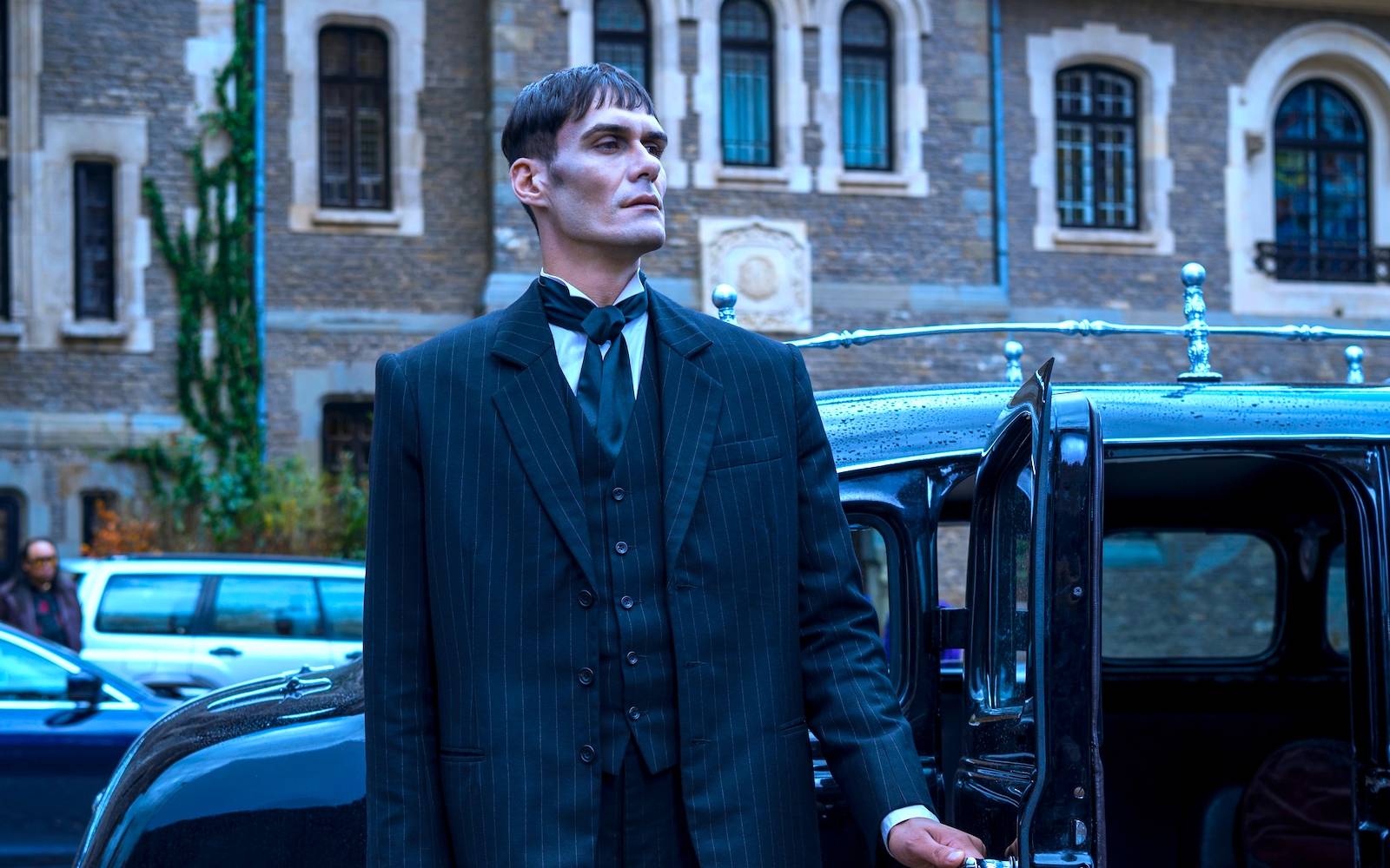 Who Plays Lurch In The Wednesday Show?