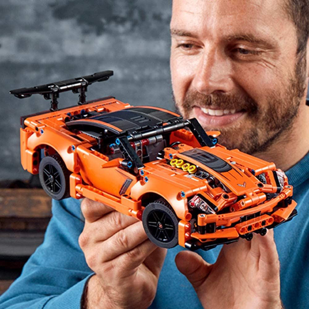LEGO Technic Chevrolet Corvette ZR1 42093 Building Kit (579 Pieces) 3