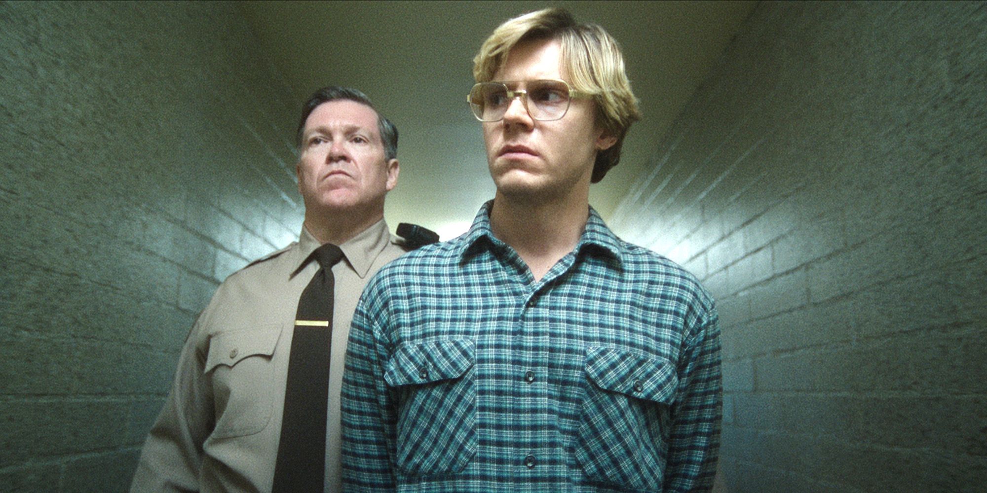 Evan Peters as Jeffrey Dahmer getting arrested in Monster The Jeffrey Dahmer Story 