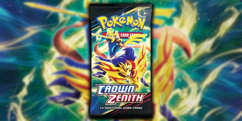 Изображение пакета для Pokémon TCG's Crown Zenith, перед его размытым официальным изображением, на котором изображены Zamazenta и Zacian в своих коронованных формах.