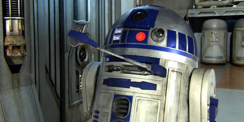 Dave Filoni Explains The Difference Between R2-D2 & Ahsoka's Chopper In ...