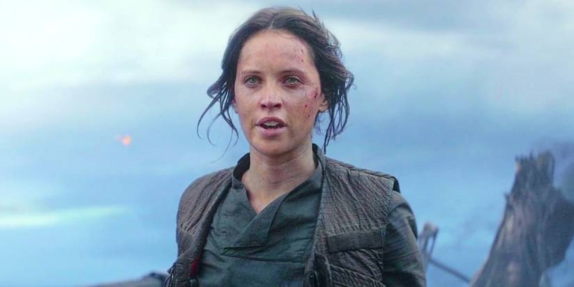 Felicity Jones em cena de filme