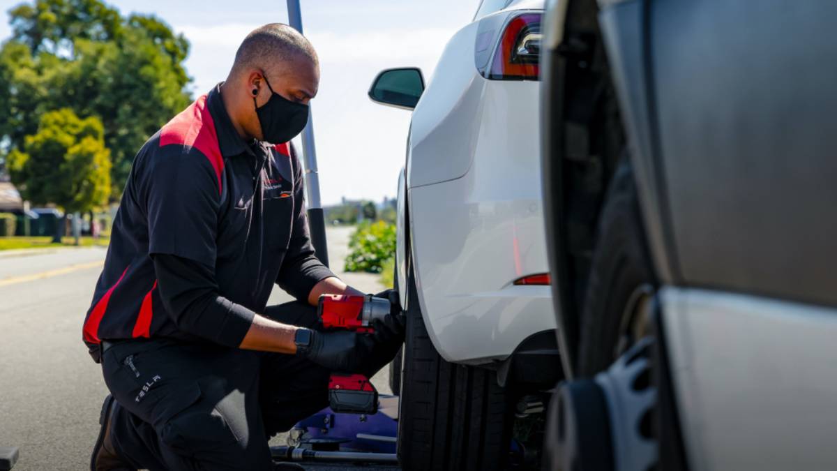 How Long Does Tesla Roadside Assistance Takenull