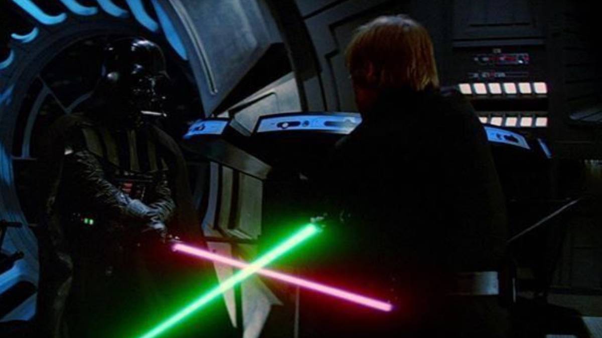 Star Wars Finally Explains Why Luke Made A New, Green Lightsaber To ...