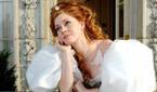 Amy Adams looking off into the distance in Enchanted.