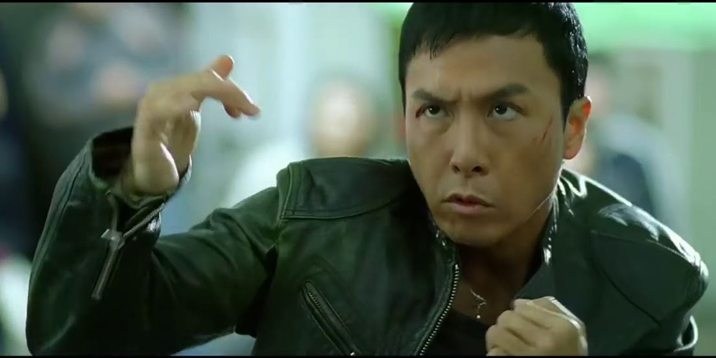 Donnie Yen em uma cena de luta de Flash Point.