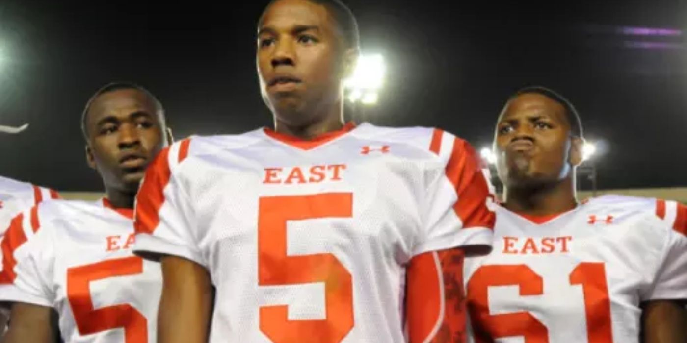 Vince Howard (Michael B Jordan) on the football field with two teammates in Friday Night Lights