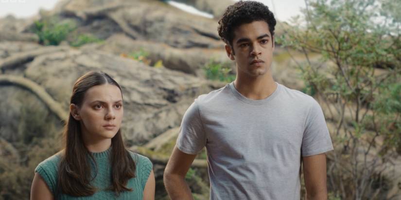 Dafne Keen as Lyra and Amir Wilson as Will in His Dark Materials.