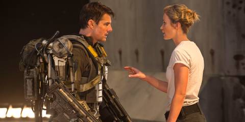 Emily Blunt's Rita and Tom Cruise's William Cage talking angrily in Edge of Tomorrow