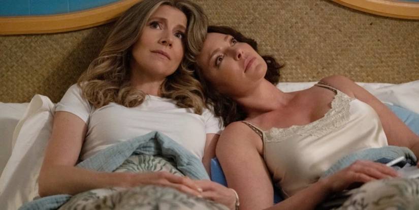 Kate e Tully deitadas na cama em Firefly Lane