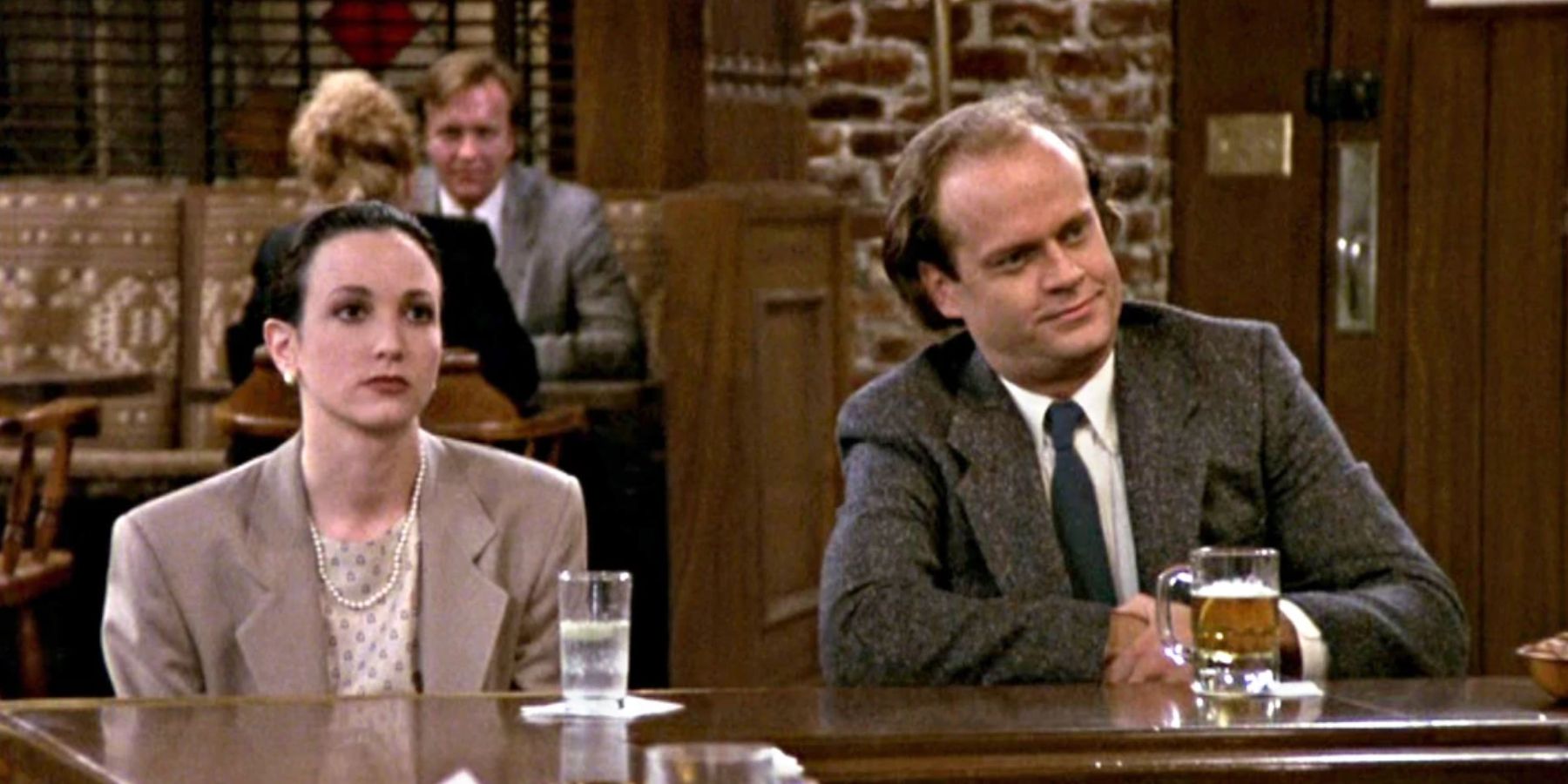 El conflicto de relaciones entre Frasier y Freddy no funciona porque se niega a reconocer los aplausos