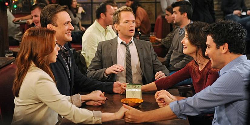 Elenco de How I Met Your Mother reunido no bar