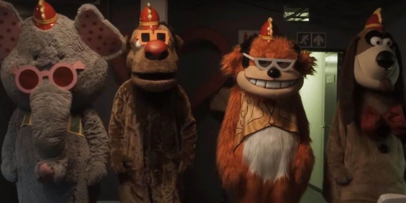 The Banana Splits Movie os Animatrônicos em pé, de frente para a câmera