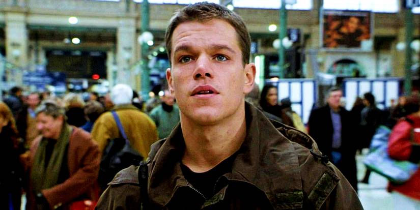 Matt Damon as Jason Bourne standing in street in The Bourne Identity