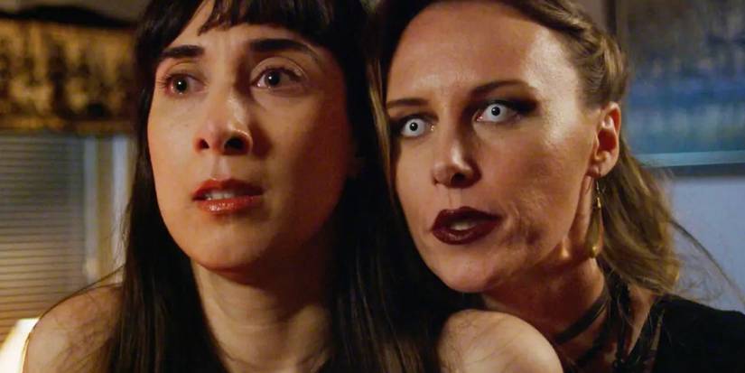 Джеки крадется за Оливией в Red Snow