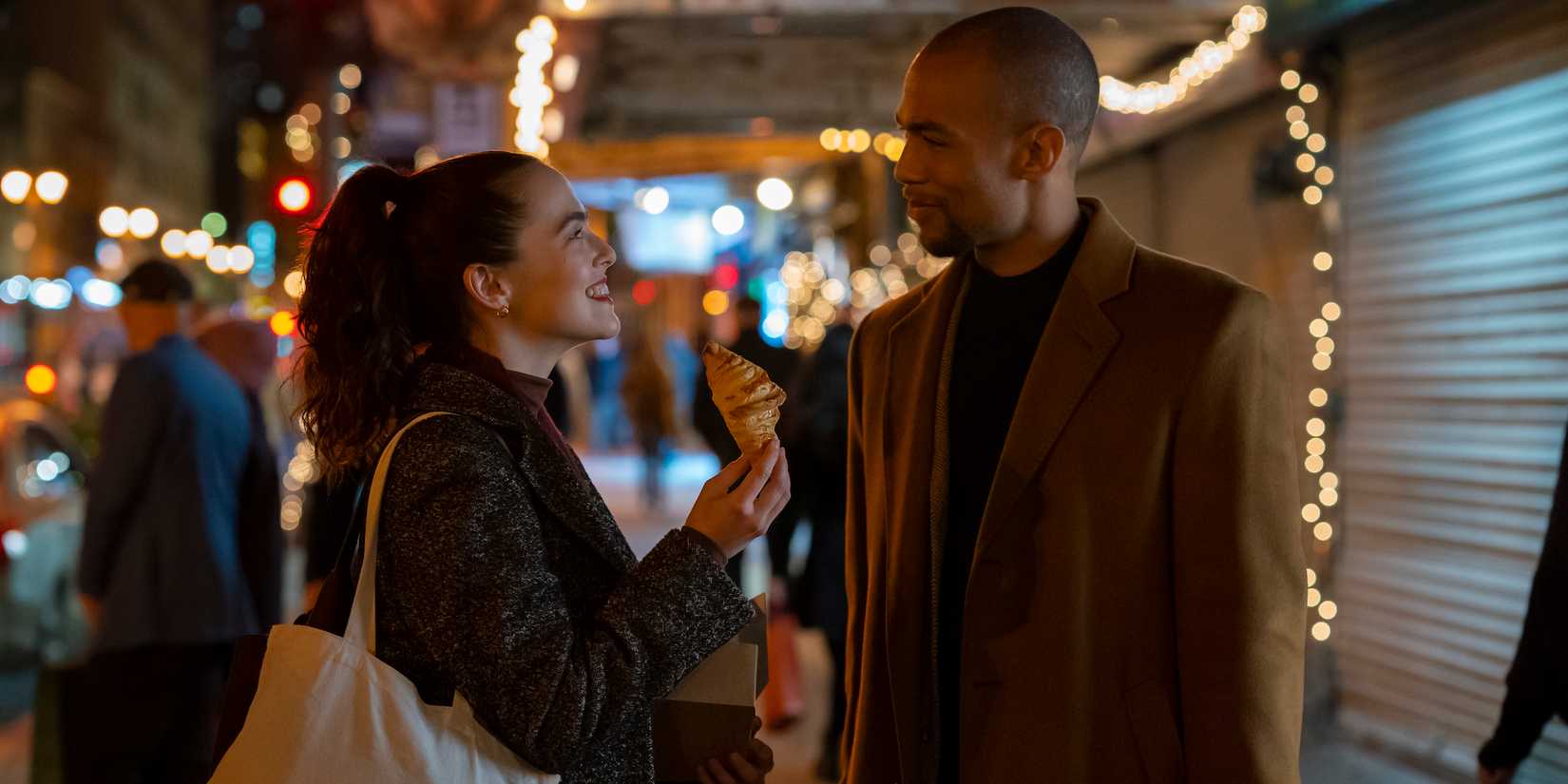 Zoey Deutch e Kendrick Sampson em Something From Tiffany's