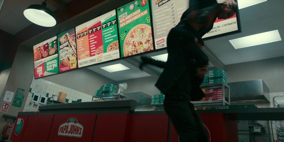 Characters fight inside of a Papa Johns in Uncharted 