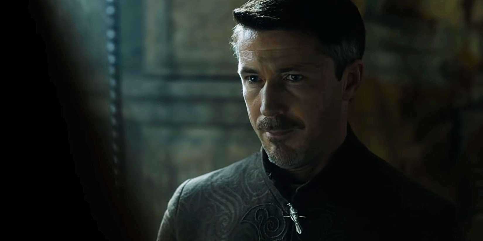 Aidan Gillen looking at someone as Littlefinger in Game of Thrones season 4 episode 8