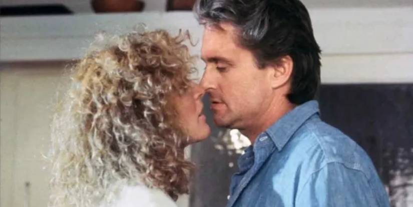 Glenn Close as Alex and Michael Douglas as Dan about to kiss in Fatal Attraction