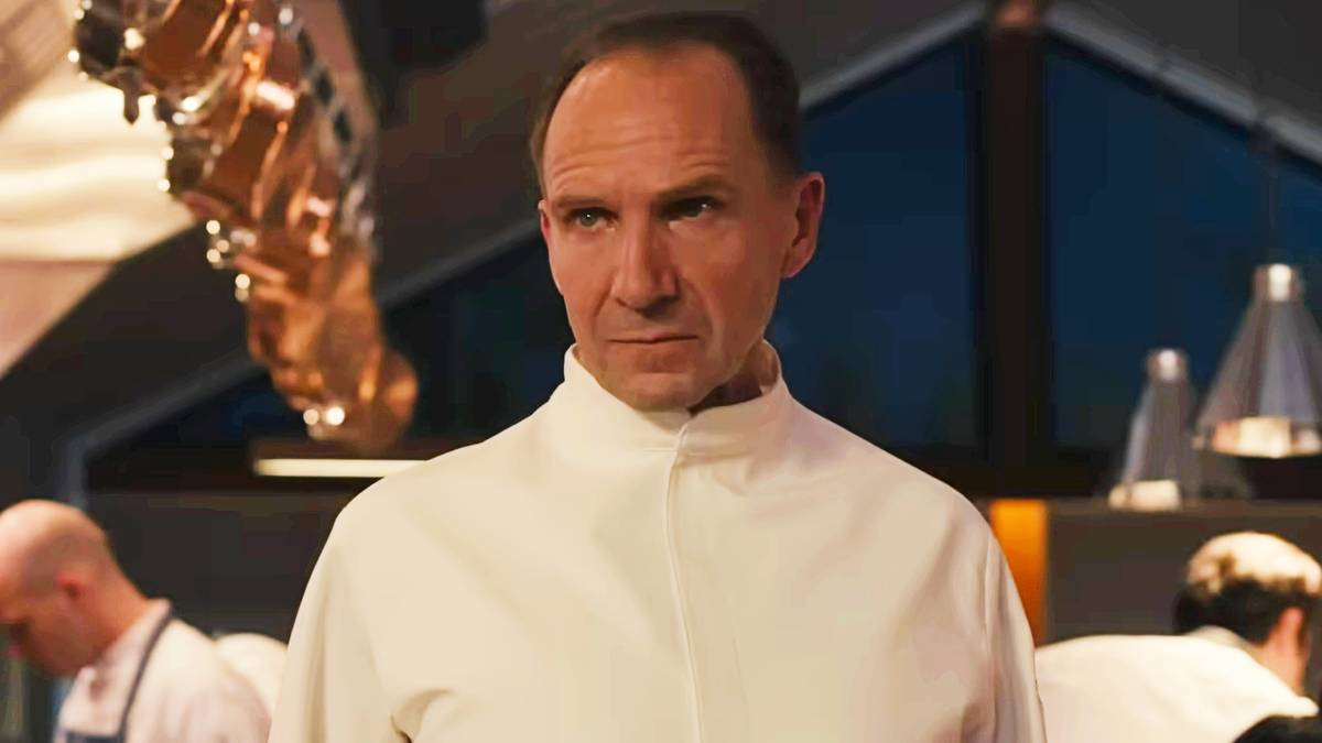 The Menu Is On HBO Max & Fans Are Hypnotized By Ralph Fiennes’ Chef
